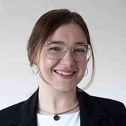 Frau  Hannah Barth